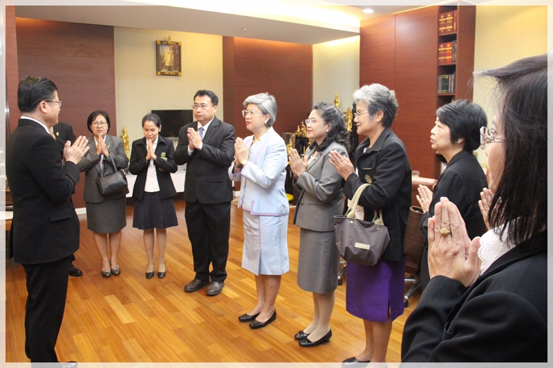 ﻿อธิบดีกรมบังคับคดีนำคณะผู้บริหารอวยพรปีใหม่เลขาธิการสำนักงานศาลยุติธรรม